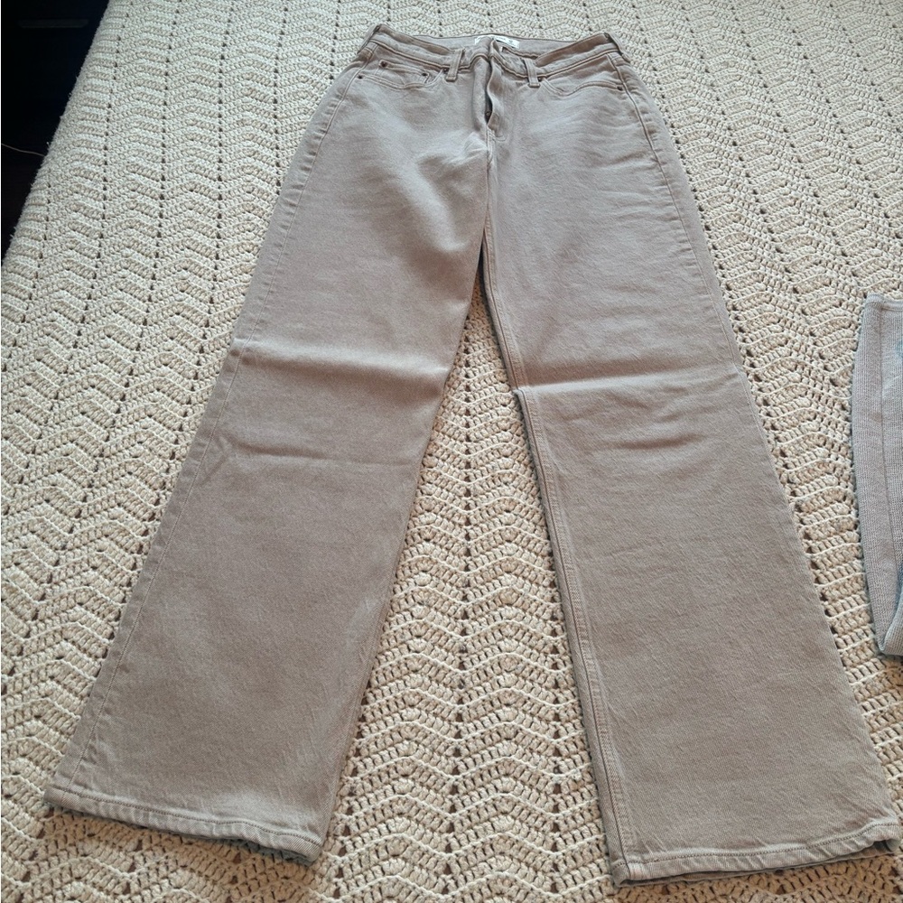 Curve Love Baggy Low Rise Jeans in Light Taupe